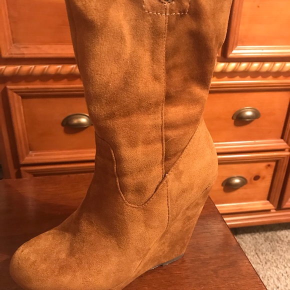 Brown suede boots - Picture 4 of 4